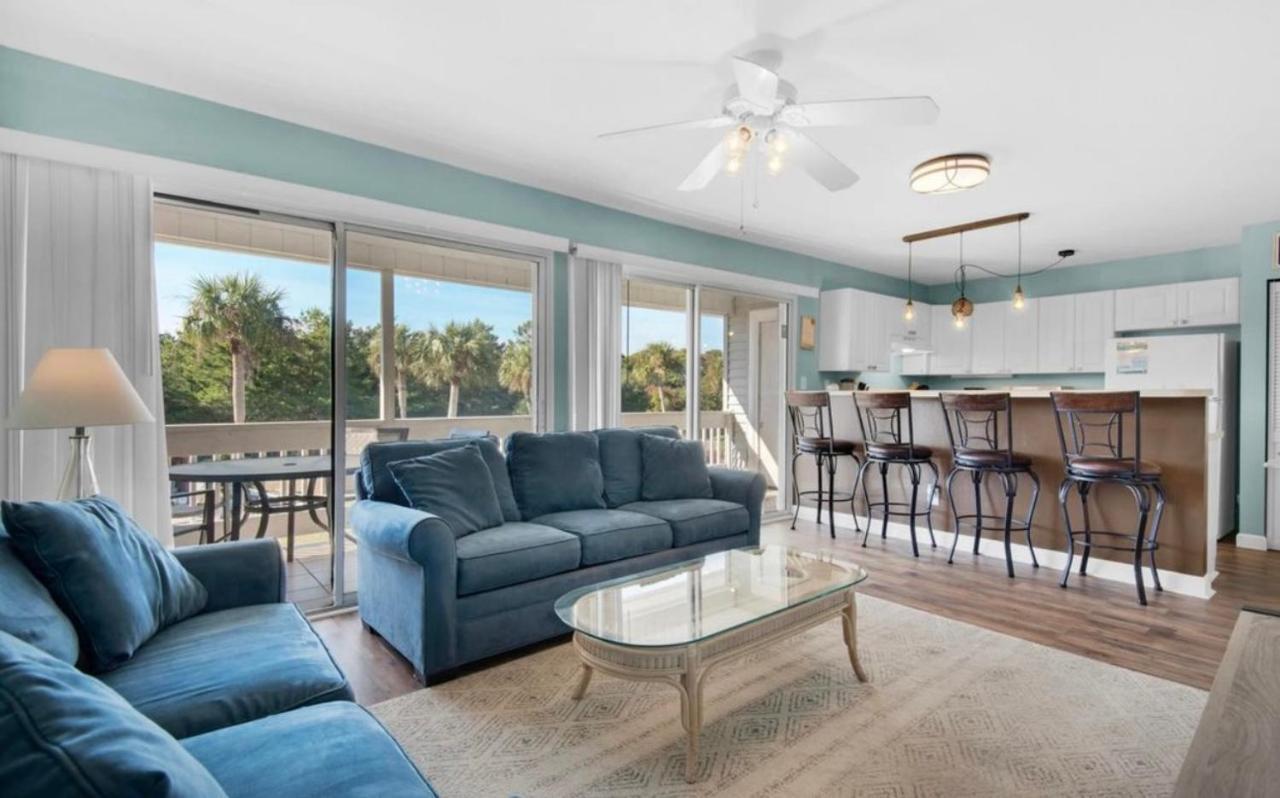 Cozy Condo In The Middle Of デスティン エクステリア 写真